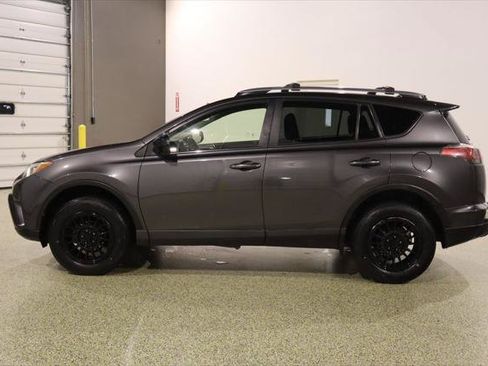 Used 2018 Toyota RAV4 LE FWD image 5