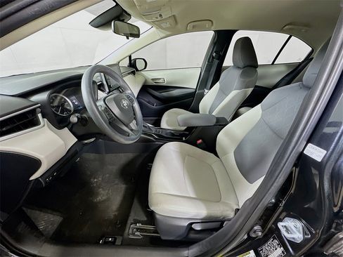 Used 2021 Toyota Corolla LE image 15