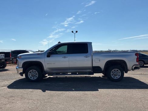 Used 2022 Chevrolet Silverado 2500 LT w/ Convenience Package image 2