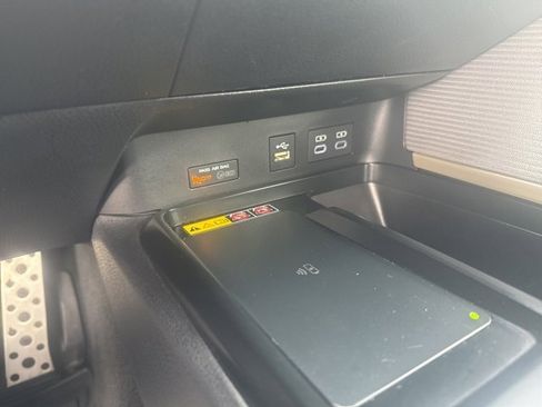 Used 2025 Toyota Camry SE image 29