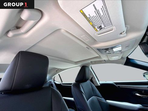 Used 2025 Lexus ES 350 w/ Premium Package FWD image 12