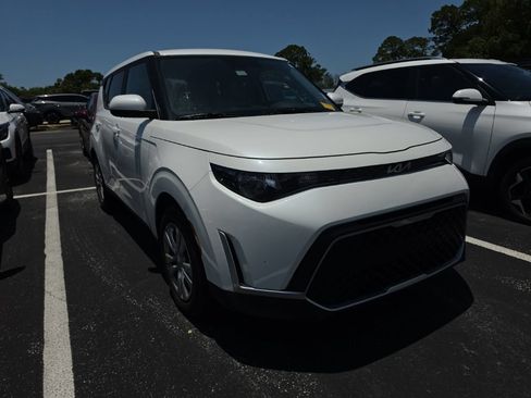 Certified 2024 Kia Soul LX FWD image 3