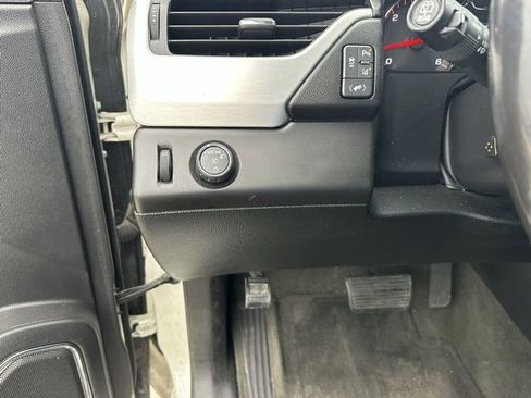 Used 2015 GMC Yukon XL SLT image 4