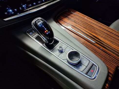 Certified 2022 Cadillac Escalade ESV Premium Luxury AWD/4WD image 6