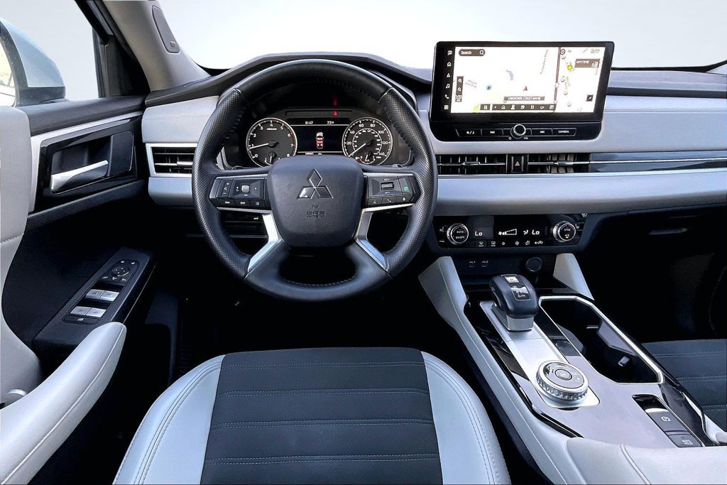 Used 2025 Mitsubishi Outlander SE FWD image 10