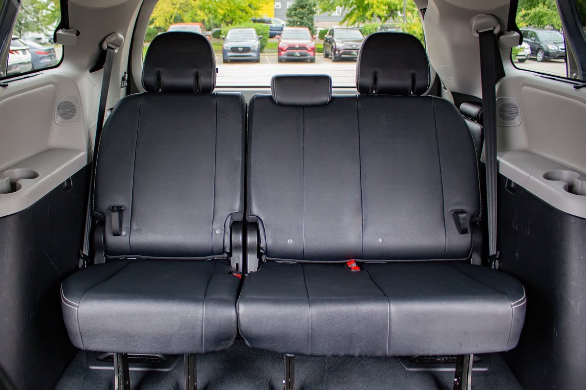Used 2020 Toyota Sienna SE Premium FWD image 18