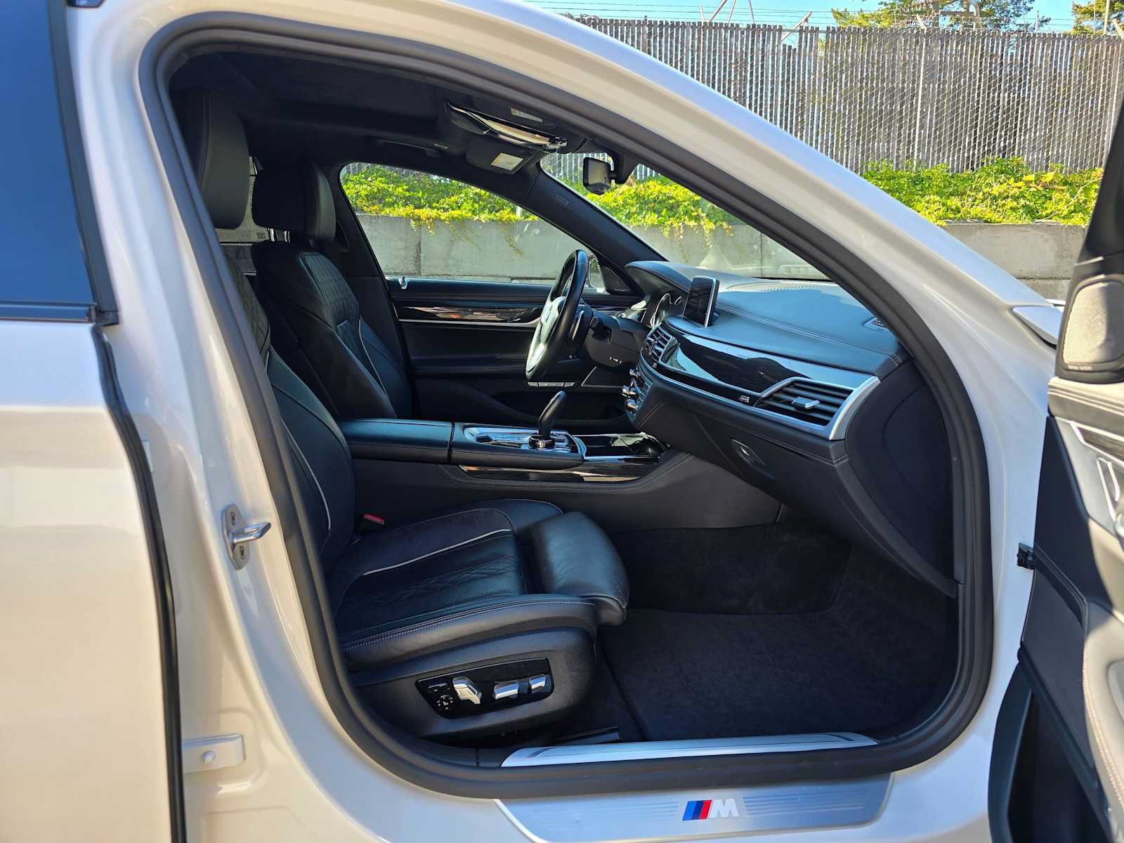 Used 2018 BMW 750i RWD image 11
