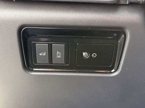 Used 2020 Jaguar F-PACE Prestige image 22