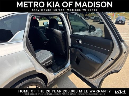 Used 2025 Kia Sorento SX Prestige AWD/4WD image 43