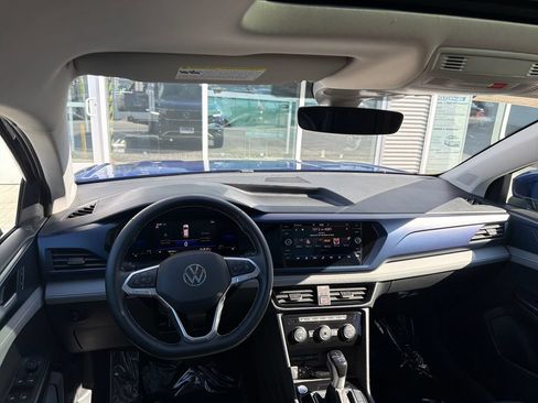 Certified 2024 Volkswagen Taos SE w/ Panoramic Sunroof Package AWD/4WD image 15