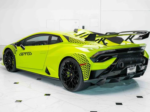Used 2022 Lamborghini Huracan STO image 7