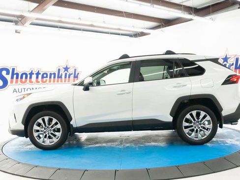 Used 2025 Toyota RAV4 XLE Premium image 5