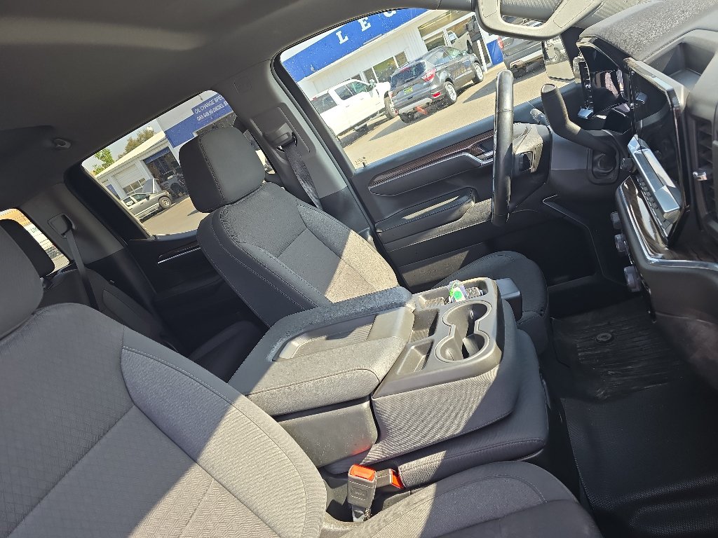 Used 2025 Chevrolet Silverado 1500 LT AWD/4WD image 7