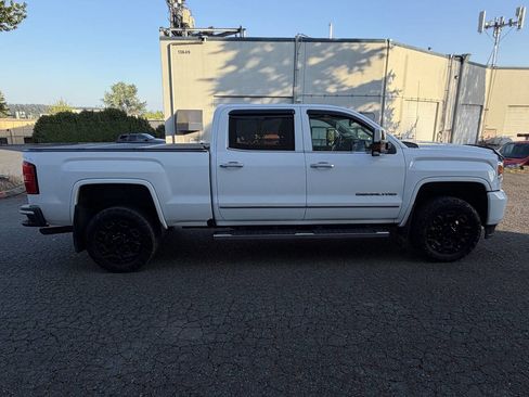 Used 2017 GMC Sierra 2500 Denali w/ Suspension Package, Off-Road AWD/4WD image 4