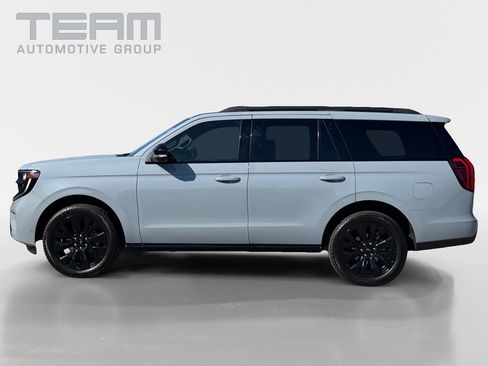 Used 2025 Ford Expedition Platinum w/ Stealth Appearance Package AWD/4WD image 4