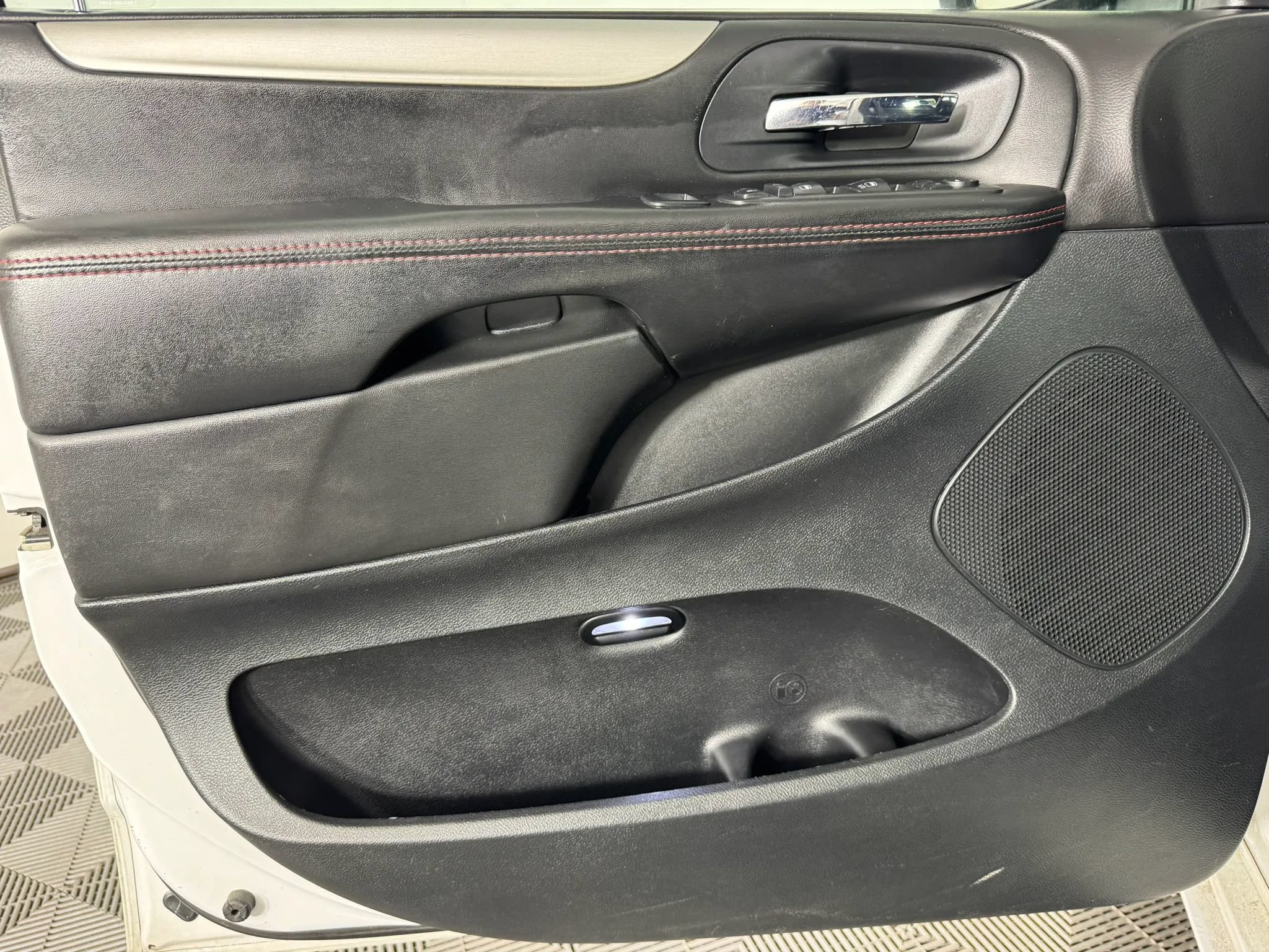 Used 2018 Dodge Grand Caravan GT FWD image 36