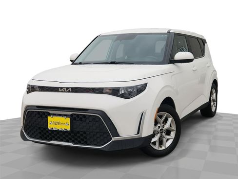 Used 2023 Kia Soul LX w/ LX Technology Package FWD image 1