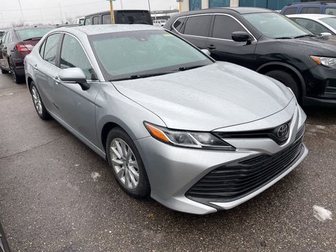 Used 2018 Toyota Camry LE image 17
