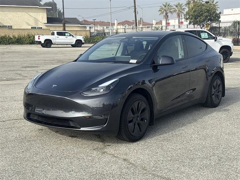 Used 2024 Tesla Model Y Long Range image 6