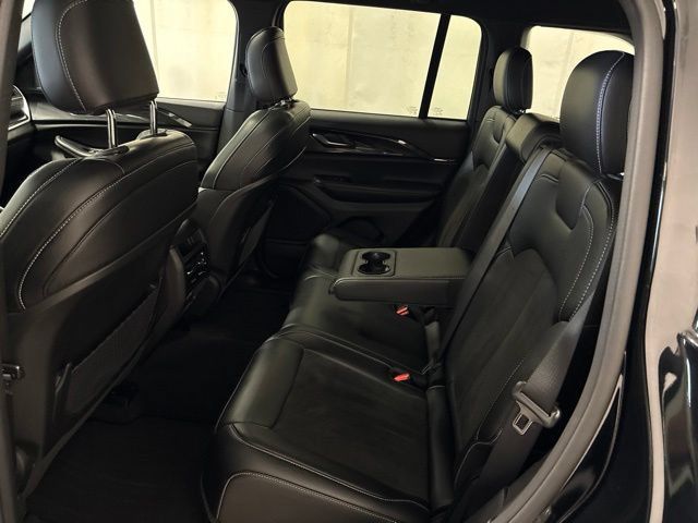 Used 2023 Jeep Grand Cherokee Altitude AWD/4WD image 32