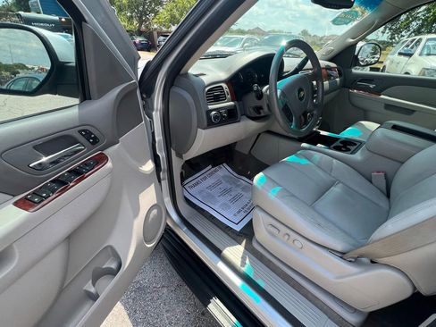 Used 2014 Chevrolet Tahoe LT w/ Luxury Package image 12