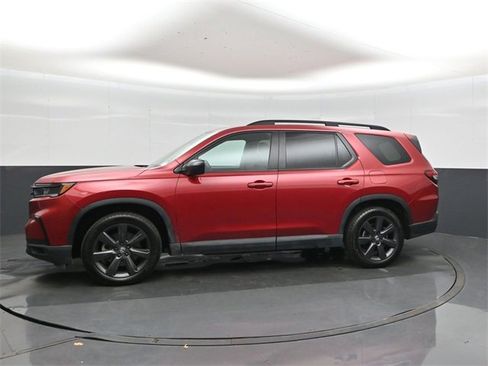 Used 2025 Honda Pilot Sport image 2