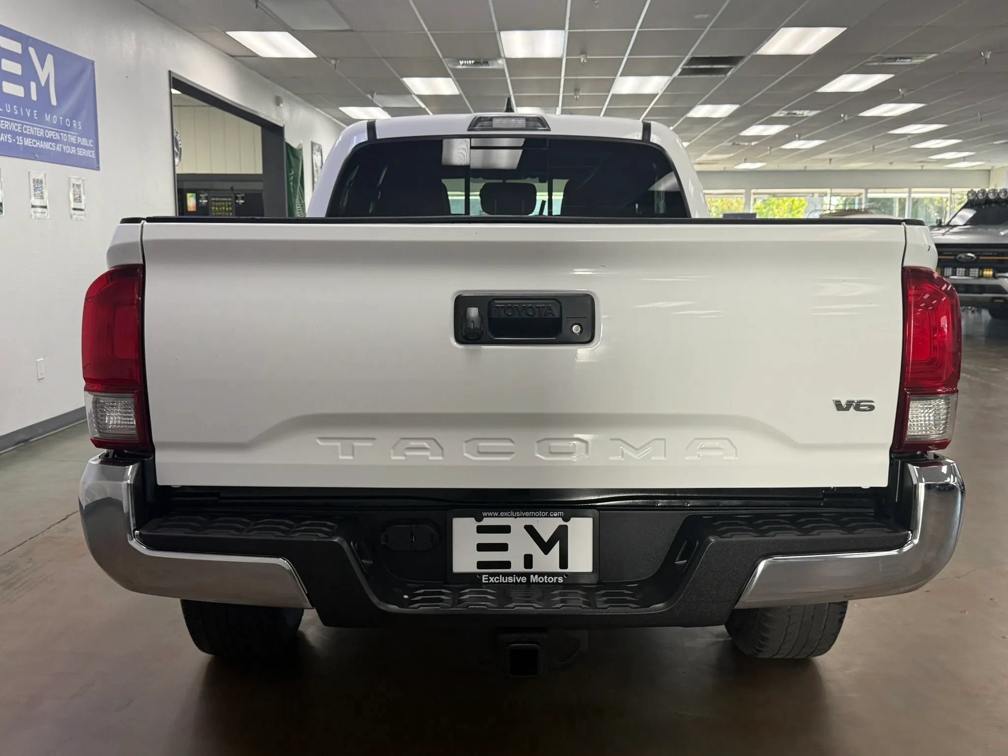 Used 2017 Toyota Tacoma TRD Off-Road w/ Tow Package AWD/4WD image 6