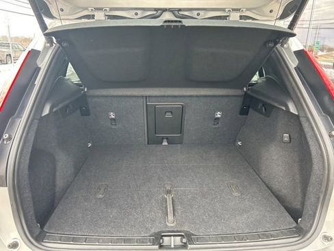 Certified 2025 Volvo XC40 B5 Plus AWD/4WD image 11