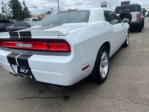 Used 2012 Dodge Challenger R/T RWD image 5
