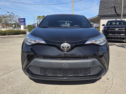 Used 2020 Toyota C-HR XLE image 2