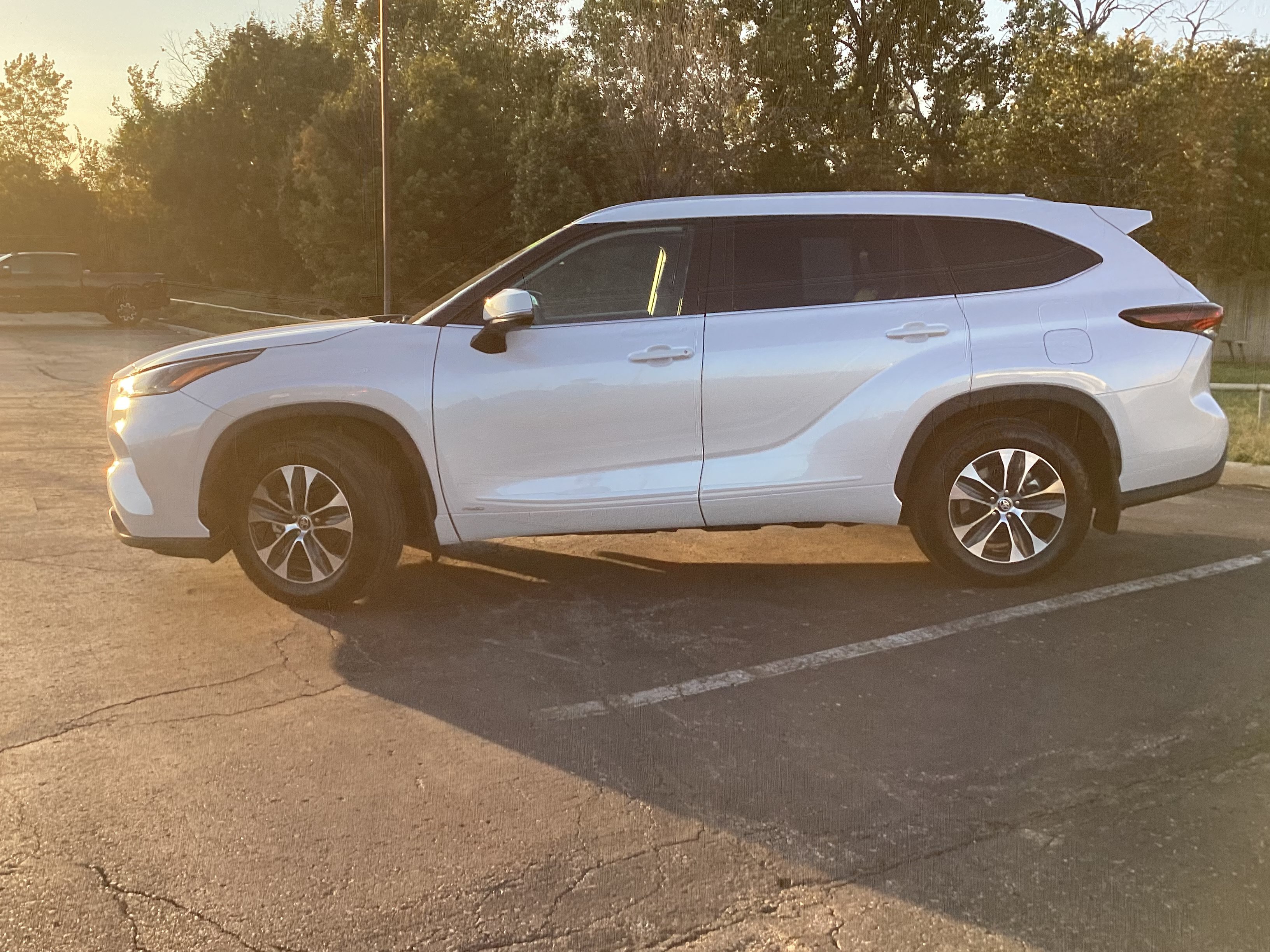 Certified 2026 Toyota Highlander XLE AWD/4WD image 19