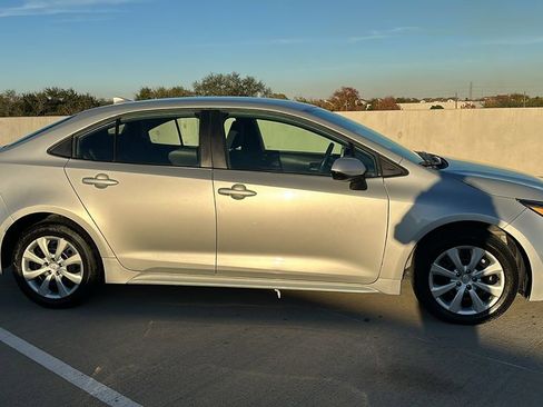 Used 2025 Toyota Corolla LE image 13