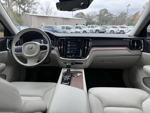 Used 2019 Volvo S60 T6 Momentum image 11
