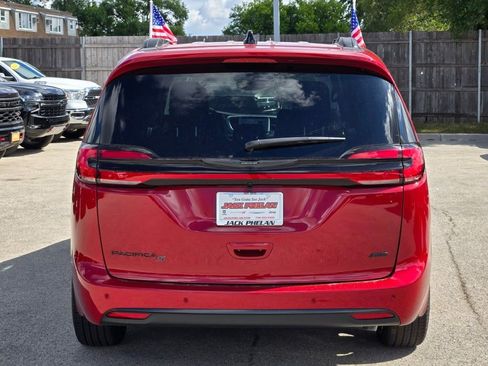 New 2026 Chrysler Pacifica Select w/ S Appearance Package image 10