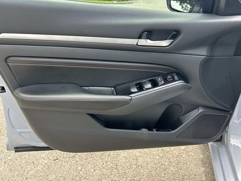 Used 2023 Nissan Altima 2.5 SR w/ SR Premium Package FWD image 17
