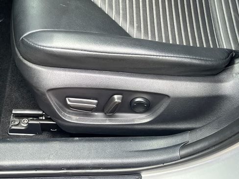Used 2022 Toyota Camry SE FWD image 10