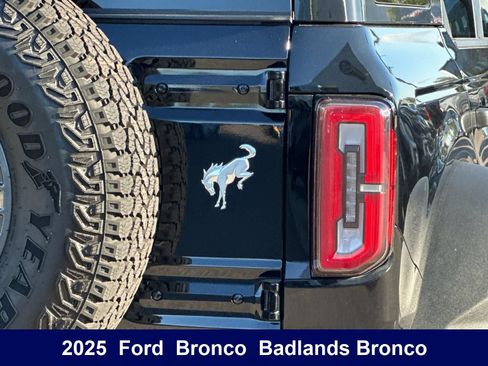 New 2025 Ford Bronco Badlands w/ Sasquatch Package AWD/4WD image 39