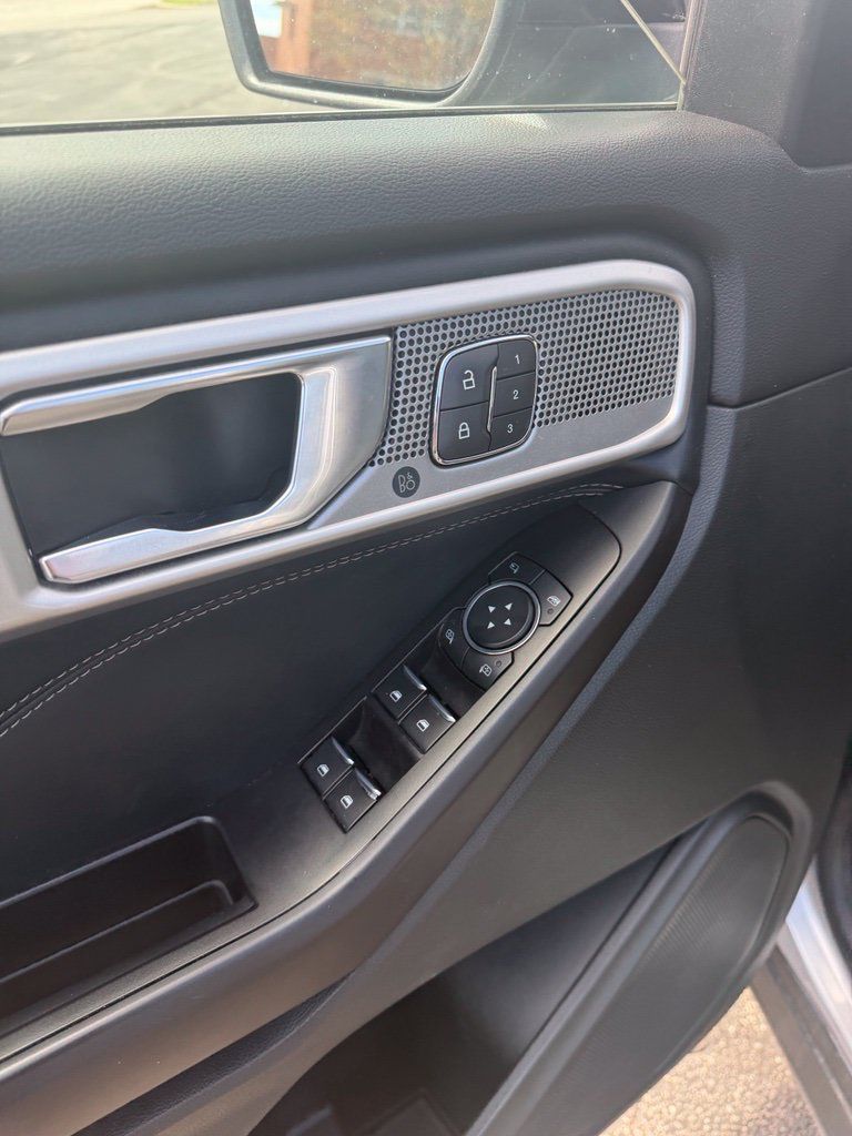 Used 2020 Ford Explorer Limited AWD/4WD image 18