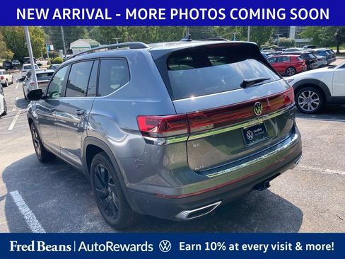 Used 2024 Volkswagen Atlas SE AWD/4WD image 4
