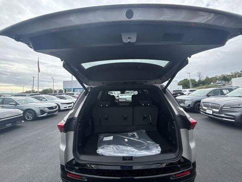 New 2026 Buick Enclave Sport Touring w/ LPO, Floor Liner Package image 30