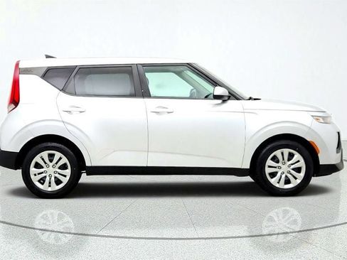 Used 2021 Kia Soul LX FWD image 4