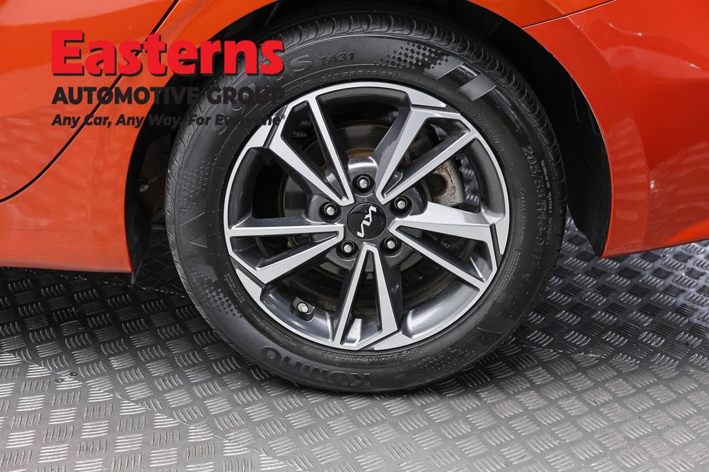 Used 2023 Kia Forte LXS w/ LXS Technology Package FWD image 9