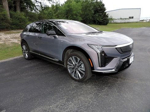 New 2026 Cadillac Optiq Luxury 2 image 3