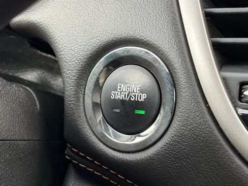 Used 2020 Chevrolet Trax LT AWD/4WD image 25