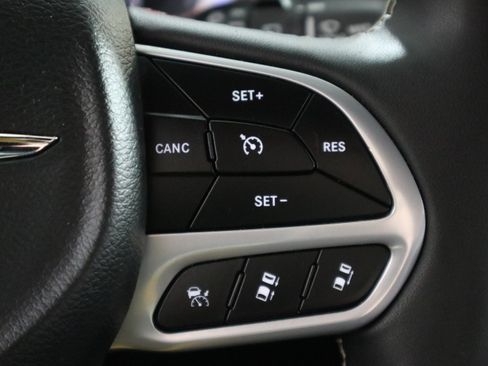 Used 2025 Chrysler Pacifica Select FWD image 29