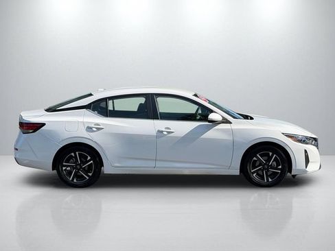 Used 2025 Nissan Sentra SV FWD image 8