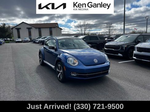 Used 2013 Volkswagen Beetle 2.0T image 3