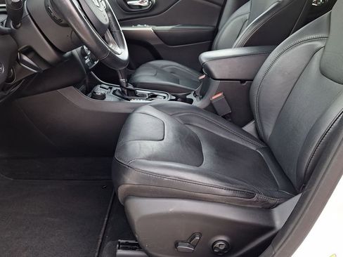Used 2021 Jeep Cherokee Limited image 11