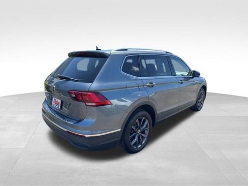 Used 2023 Volkswagen Tiguan SE w/ Panoramic Sunroof Package FWD image 4