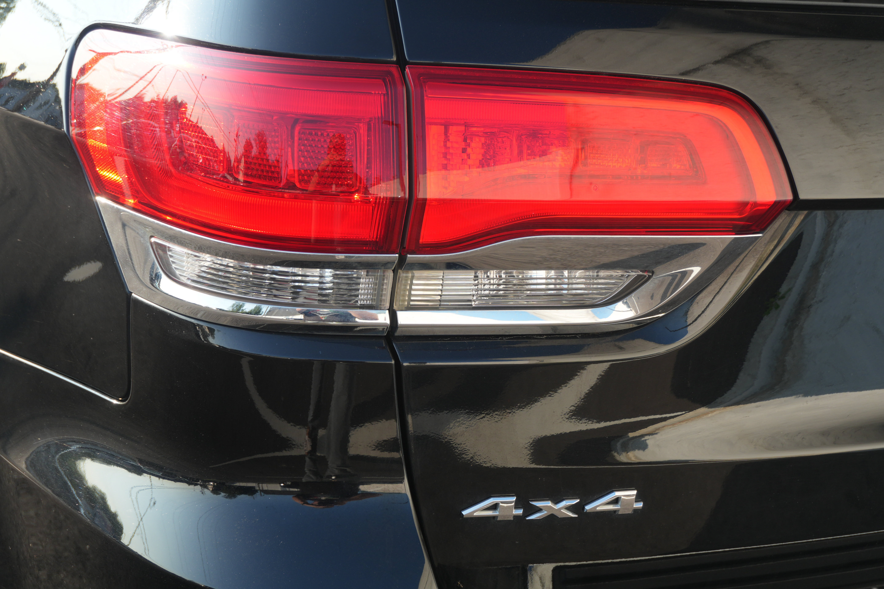 Used 2020 Jeep Grand Cherokee Overland AWD/4WD image 47